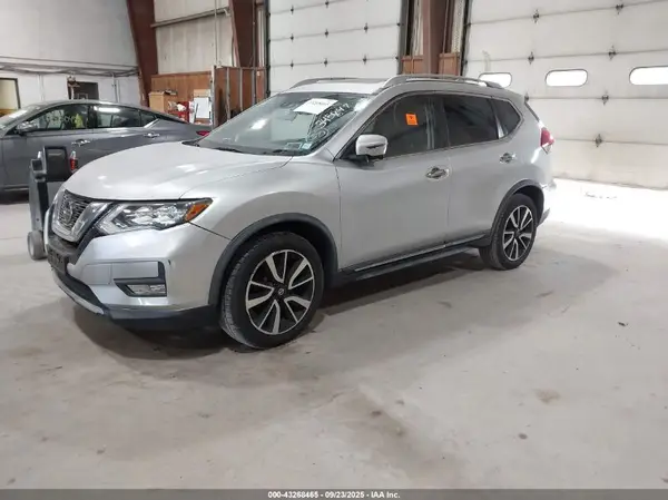 JN8AT2MV5JW345847 2018 NISSAN ROGUE - Image 2