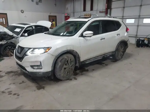 JN8AT2MV5JW350580 2018 NISSAN ROGUE - Image 2