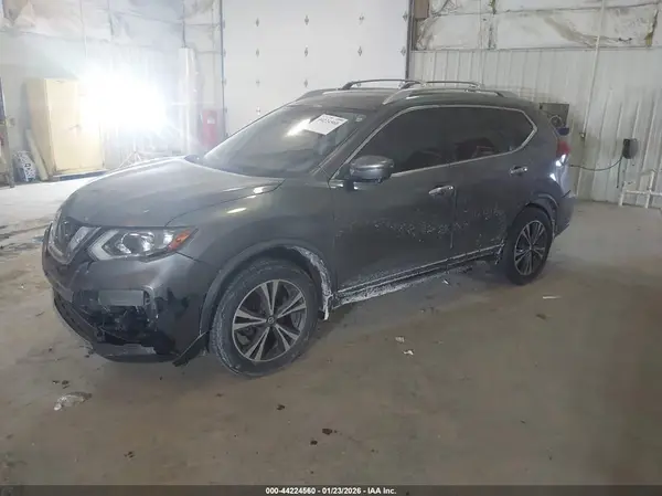 JN8AT2MV5KW374833 2019 NISSAN ROGUE - Image 2