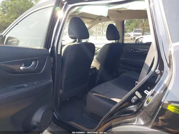 JN8AT2MV5KW375092 2019 NISSAN ROGUE - Image 8