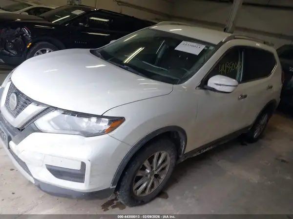 JN8AT2MV5KW376811 2019 NISSAN ROGUE - Image 2
