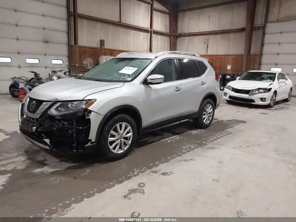 JN8AT2MV5KW379899 2019 NISSAN ROGUE - Image 2