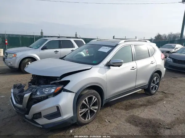 JN8AT2MV5KW388411 2019 NISSAN ROGUE - Image 2