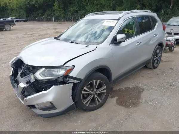 JN8AT2MV5KW396220 2019 NISSAN ROGUE - Image 2