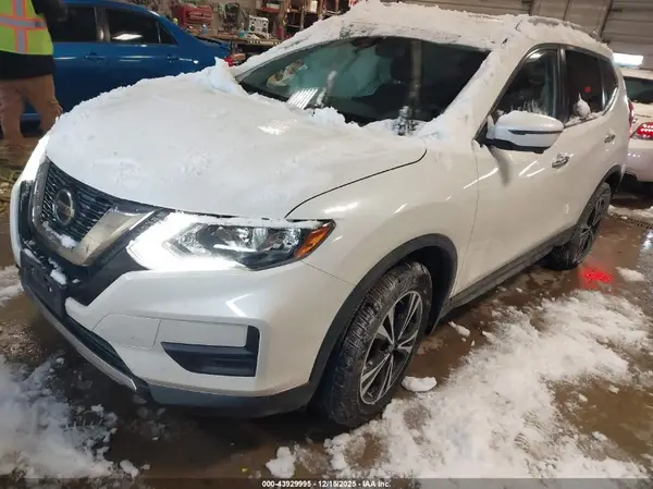 JN8AT2MV5KW399036 2019 NISSAN ROGUE - Image 2
