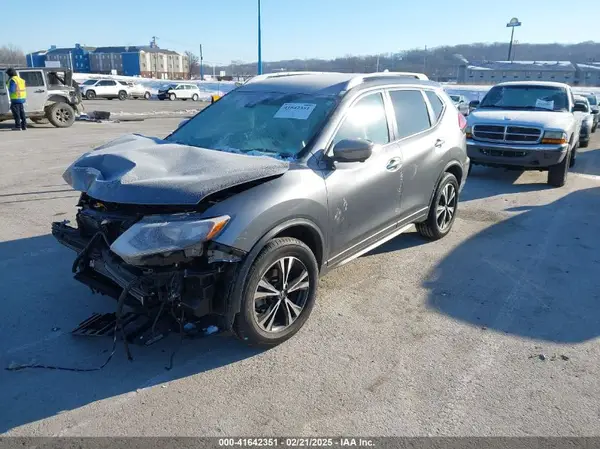 JN8AT2MV5LW144436 2020 NISSAN ROGUE - Image 2
