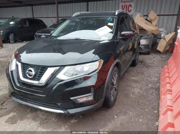 JN8AT2MV6HW000403 2017 NISSAN ROGUE - Image 2