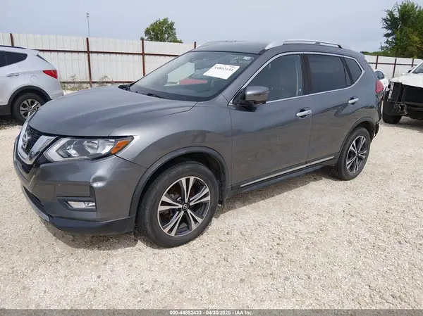 JN8AT2MV6HW004323 2017 NISSAN ROGUE - Image 2