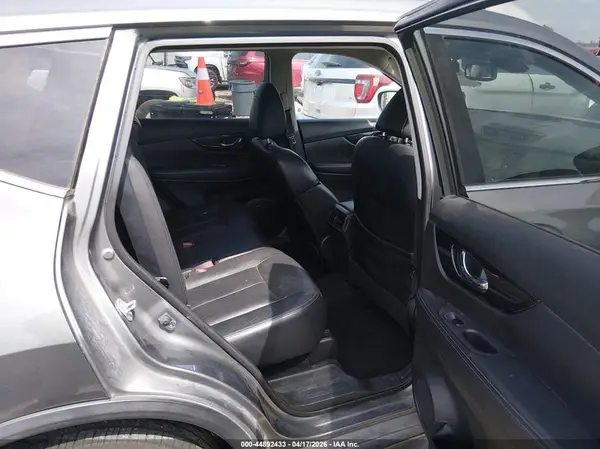 JN8AT2MV6HW004323 2017 NISSAN ROGUE - Image 8