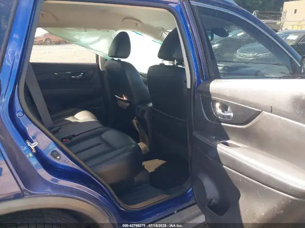 JN8AT2MV6HW007853 2017 NISSAN ROGUE - Image 8