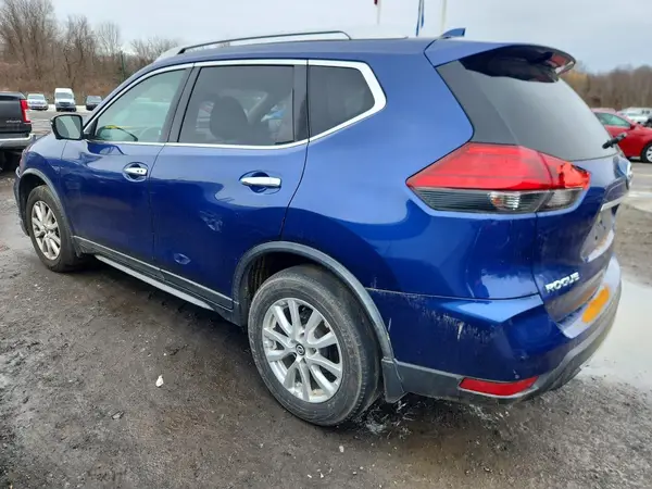 JN8AT2MV6HW008579 2017 NISSAN ROGUE - Image 2
