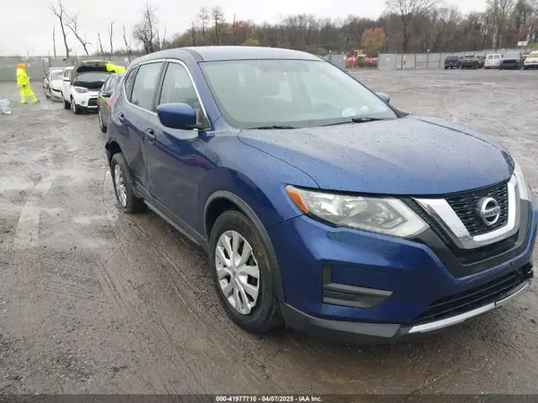 JN8AT2MV6HW011210 2017 NISSAN ROGUE - Image 1
