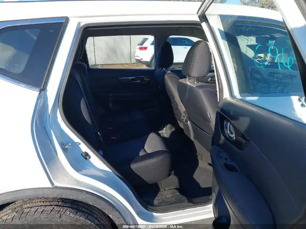 JN8AT2MV6HW011384 2017 NISSAN ROGUE - Image 8