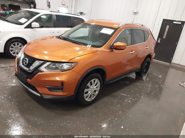 JN8AT2MV6HW011983 2017 NISSAN ROGUE - Image 2