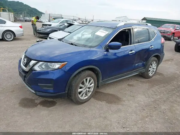 JN8AT2MV6HW013958 2017 NISSAN ROGUE - Image 2