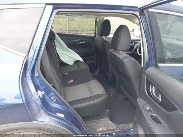 JN8AT2MV6HW013958 2017 NISSAN ROGUE - Image 8