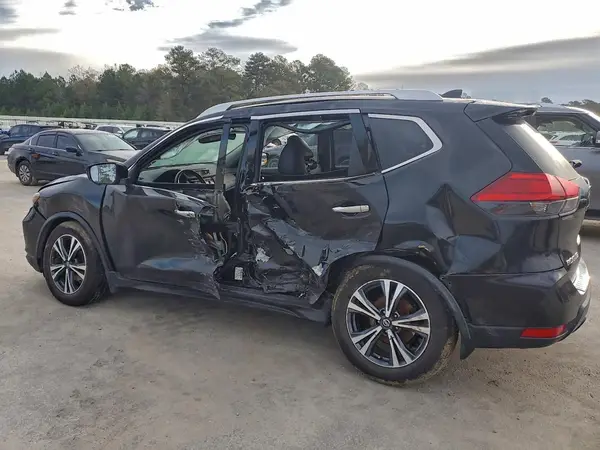JN8AT2MV6HW015242 2017 NISSAN ROGUE - Image 2