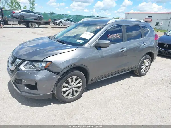 JN8AT2MV6HW023258 2017 NISSAN ROGUE - Image 2