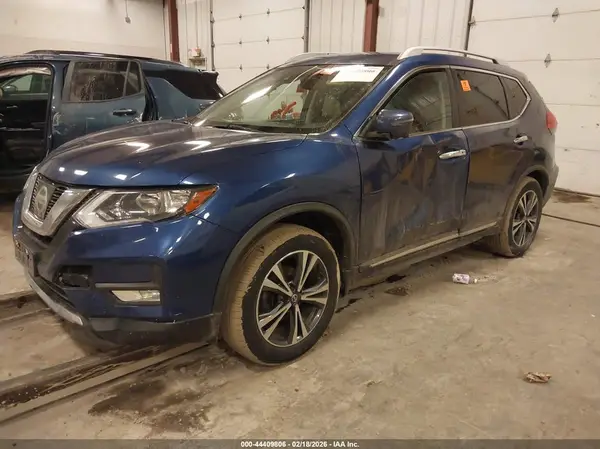 JN8AT2MV6HW024281 2017 NISSAN ROGUE - Image 2