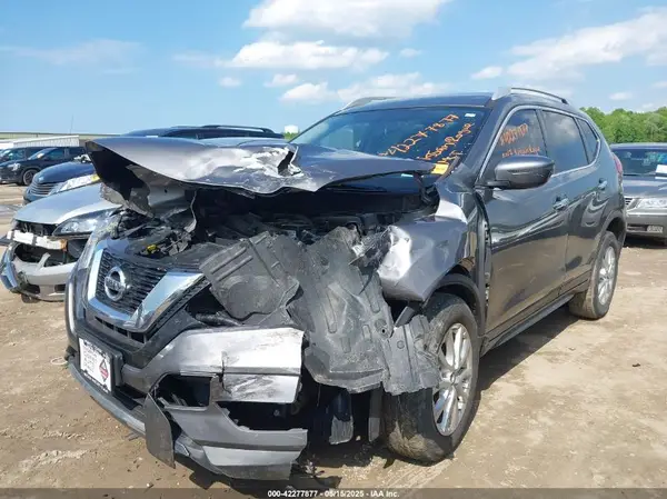 JN8AT2MV6HW251714 2017 NISSAN ROGUE - Image 2