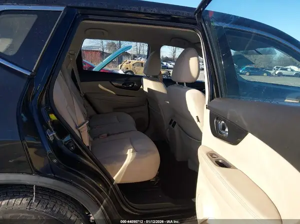 JN8AT2MV6HW253611 2017 NISSAN ROGUE - Image 8