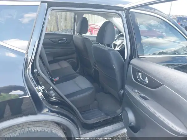 JN8AT2MV6HW262860 2017 NISSAN ROGUE - Image 8