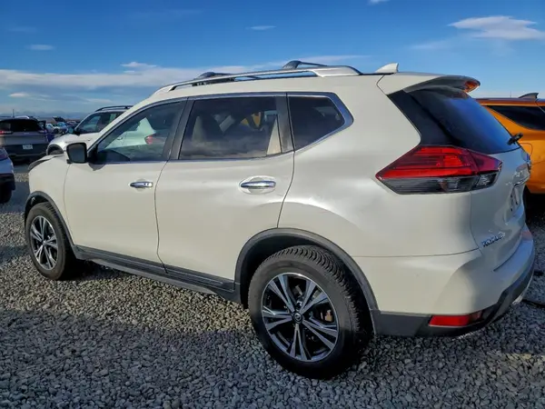 JN8AT2MV6HW264477 2017 NISSAN ROGUE - Image 2
