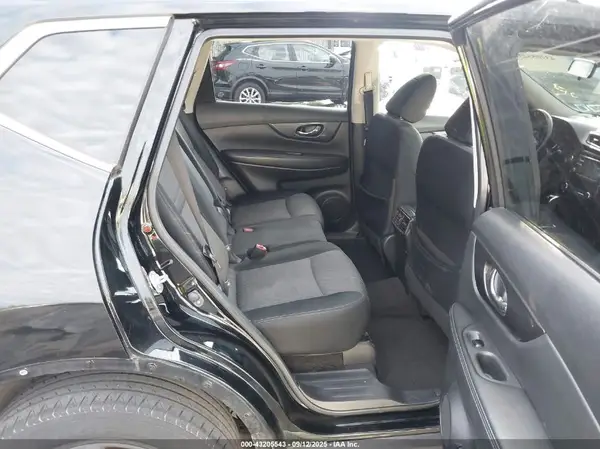 JN8AT2MV6HW267833 2017 NISSAN ROGUE - Image 8