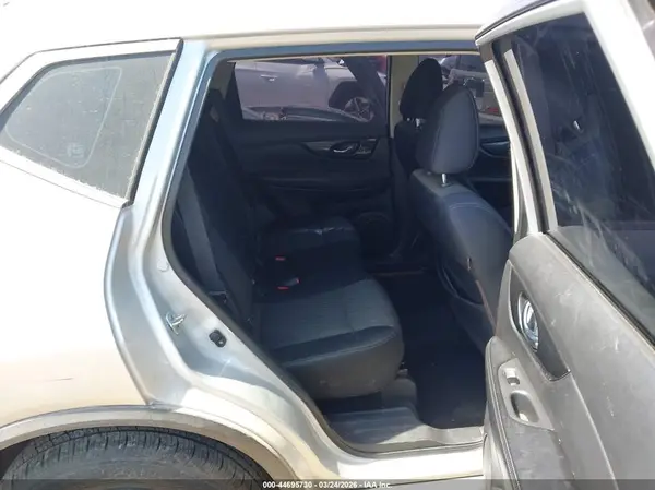 JN8AT2MV6HW268576 2017 NISSAN ROGUE - Image 8