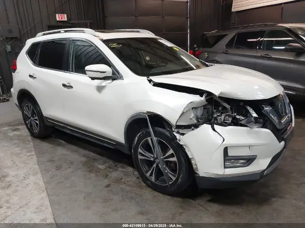 JN8AT2MV6HW272062 2017 NISSAN ROGUE - Image 1