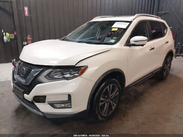 JN8AT2MV6HW272062 2017 NISSAN ROGUE - Image 2