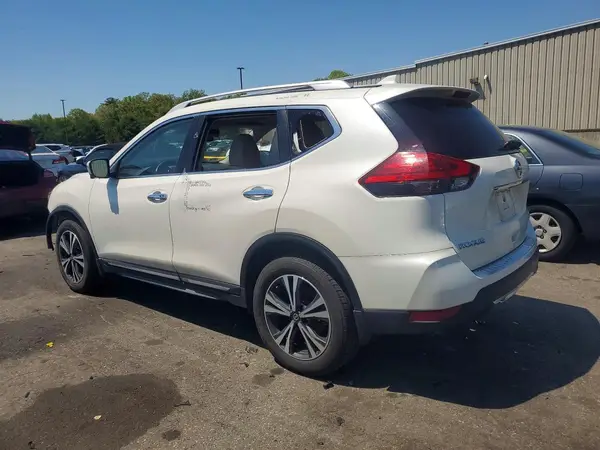 JN8AT2MV6HW274796 2017 NISSAN ROGUE - Image 2