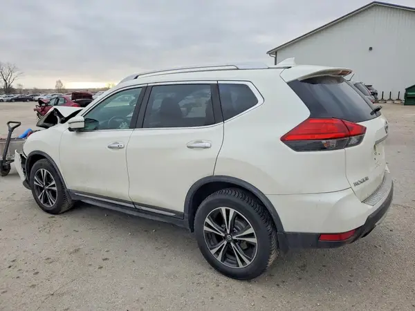 JN8AT2MV6HW275902 2017 NISSAN ROGUE - Image 2