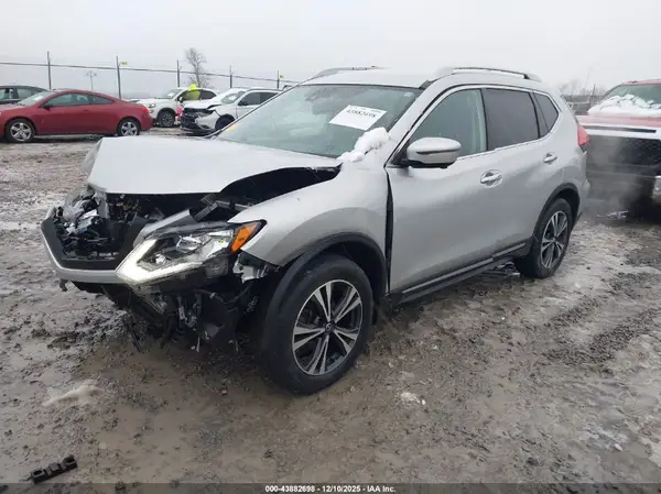 JN8AT2MV6HW279593 2017 NISSAN ROGUE - Image 2
