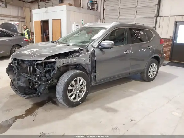 JN8AT2MV6HW282168 2017 NISSAN ROGUE - Image 2