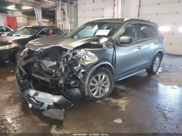 JN8AT2MV6HW282915 2017 NISSAN ROGUE - Image 2