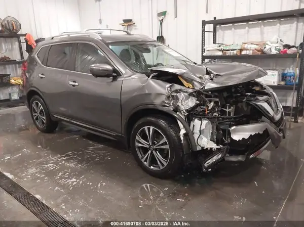 JN8AT2MV6HW284437 2017 NISSAN ROGUE - Image 1