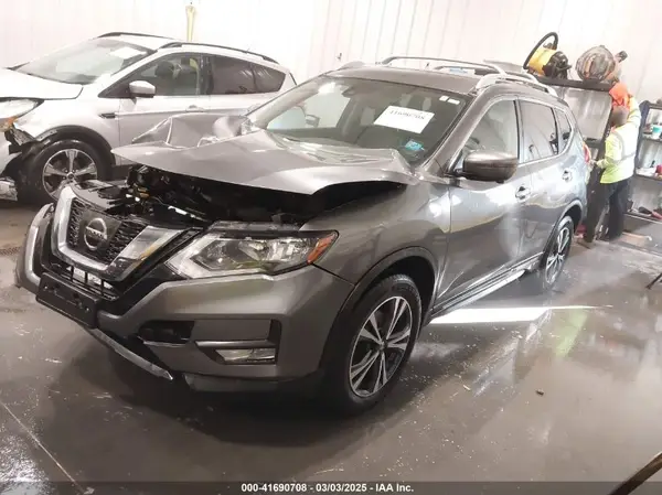 JN8AT2MV6HW284437 2017 NISSAN ROGUE - Image 2