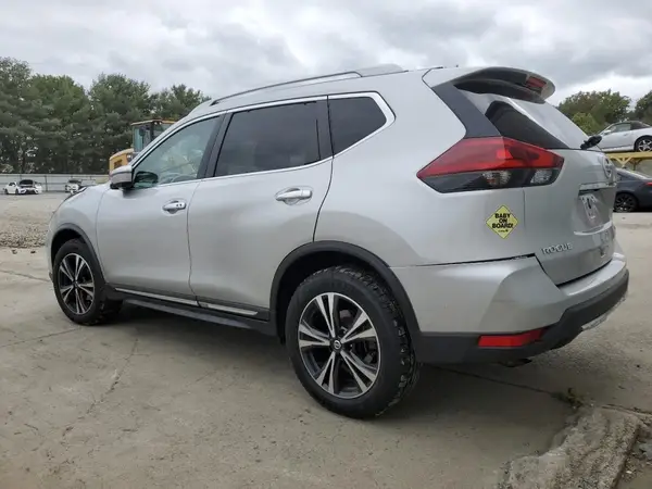 JN8AT2MV6JW301372 2018 NISSAN ROGUE - Image 2