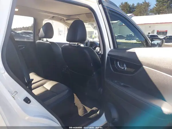 JN8AT2MV6JW301954 2018 NISSAN ROGUE - Image 8