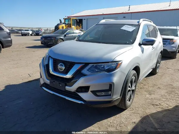 JN8AT2MV6JW302179 2018 NISSAN ROGUE - Image 2