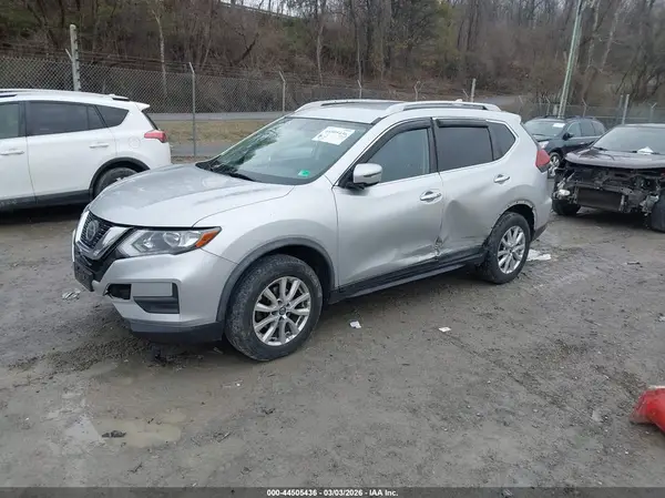 JN8AT2MV6JW303428 2018 NISSAN ROGUE - Image 2