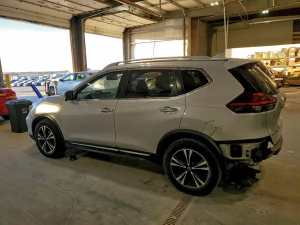 JN8AT2MV6JW318656 2018 NISSAN ROGUE - Image 2