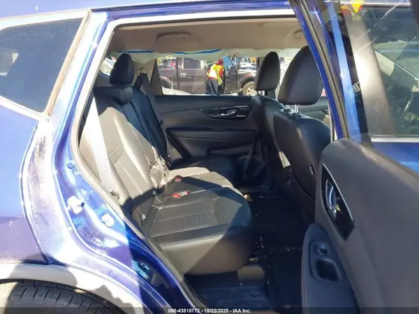 JN8AT2MV6JW319208 2018 NISSAN ROGUE - Image 8