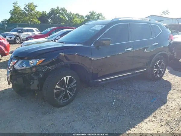 JN8AT2MV6JW321203 2018 NISSAN ROGUE - Image 2