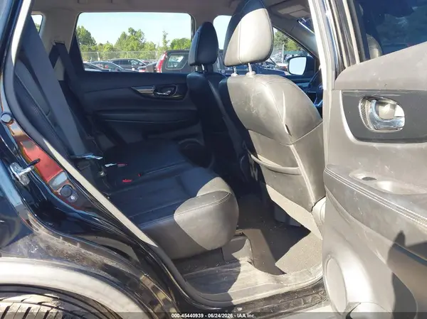 JN8AT2MV6JW321203 2018 NISSAN ROGUE - Image 8