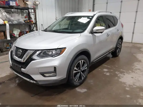 JN8AT2MV6JW321511 2018 NISSAN ROGUE - Image 2