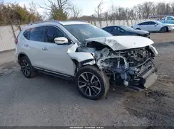 JN8AT2MV6JW322772 2018 NISSAN ROGUE