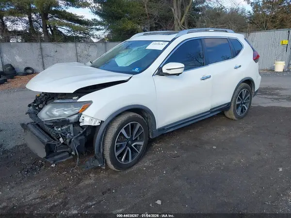 JN8AT2MV6JW322772 2018 NISSAN ROGUE - Image 2