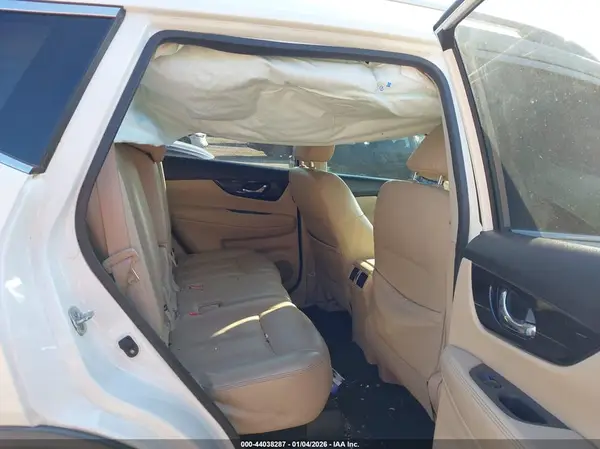 JN8AT2MV6JW322772 2018 NISSAN ROGUE - Image 8